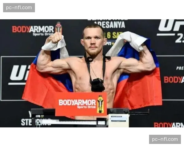 “回顾：阿迪萨亚在UFC 300头条主赛中一致判定复仇佩雷拉，结束三连败”